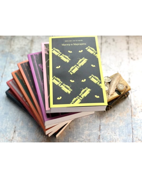 Новогодний набор для девочек (Книга "Маленькие женщины. Хорошие жены", блокнот "Нежные лебеди", настенный календарь "Элегантные цветы")