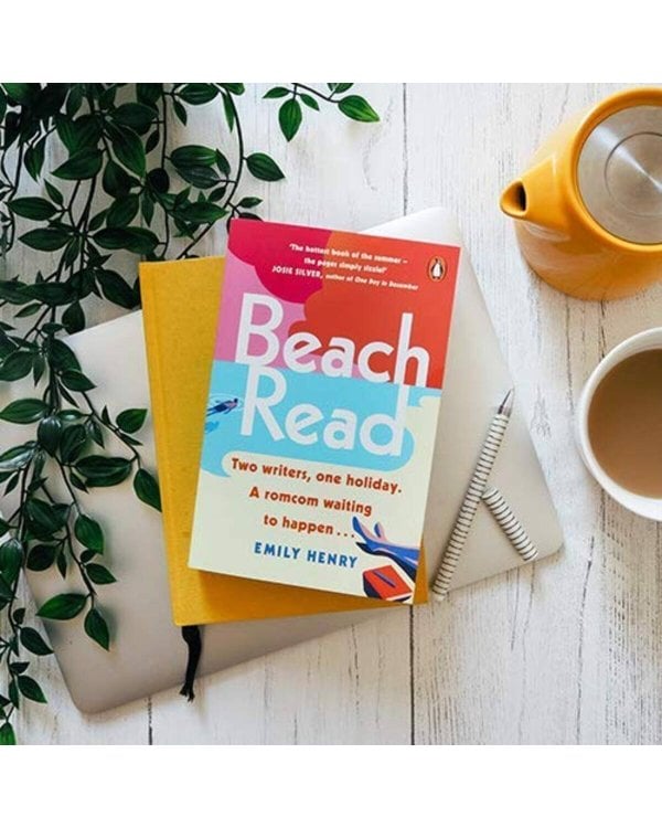 Beach Read (Emily Henry) Пляжное чтиво (Эмили Генри)/ Книги на английском языке