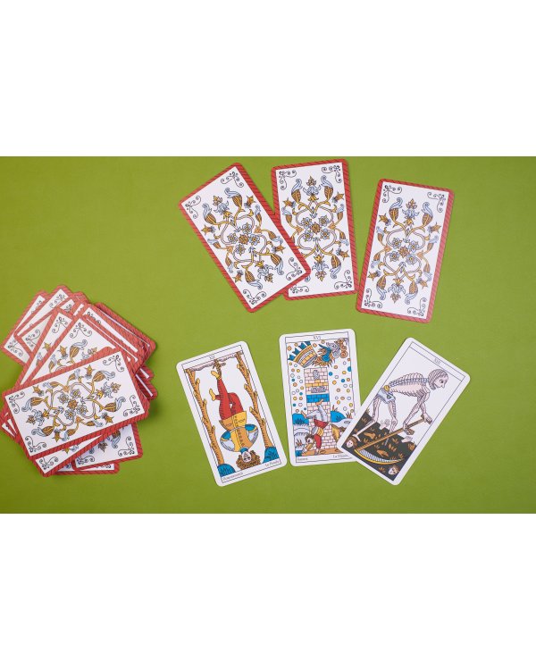 Марсельское таро. Руководство для гадания и чтения карт (78 карт + инструкция в коробке)