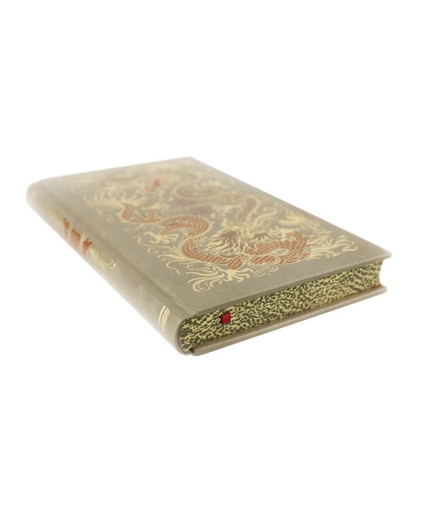 Сунь-Цзы. Искусство побеждать. В переводе и с комментариями Б. Виногродского. Книга в коллекционном кожаном переплете ручной работы красочным тиснением и торшонированными обрезами.