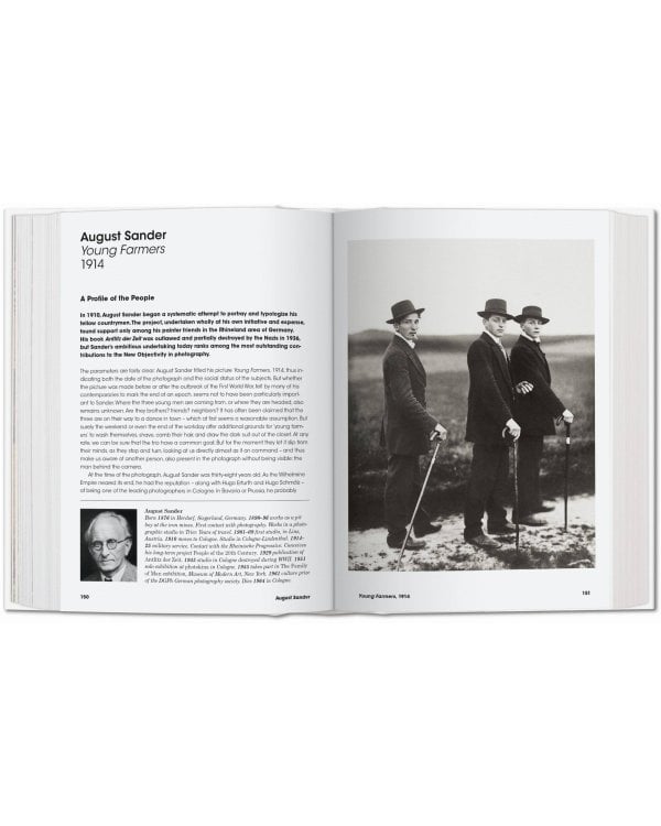 Photo Icons. 50 Landmark Photographs and Their Stories Иконы фотографии 50 знаковых фотографий и их истории /Книги на английском языке