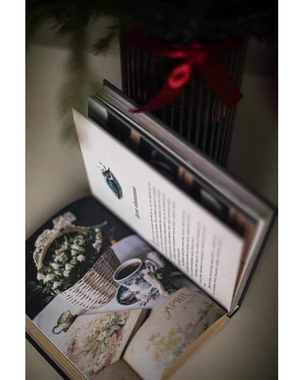 Год простых чудес. Найти опору и вдохновение в красоте повседневности (авторские стикеры внутри)