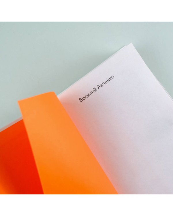 Кристалл в прозрачной оправе