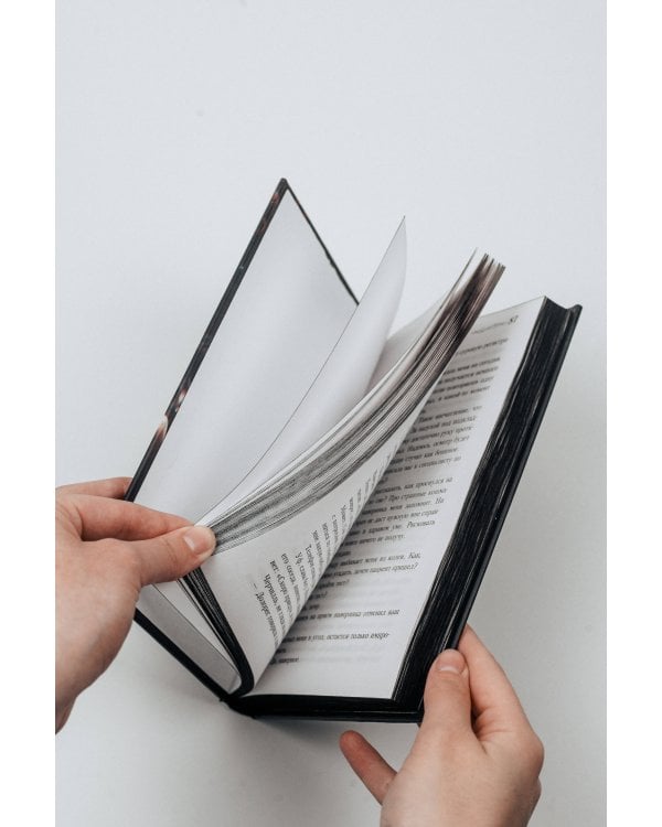 Белая кошка