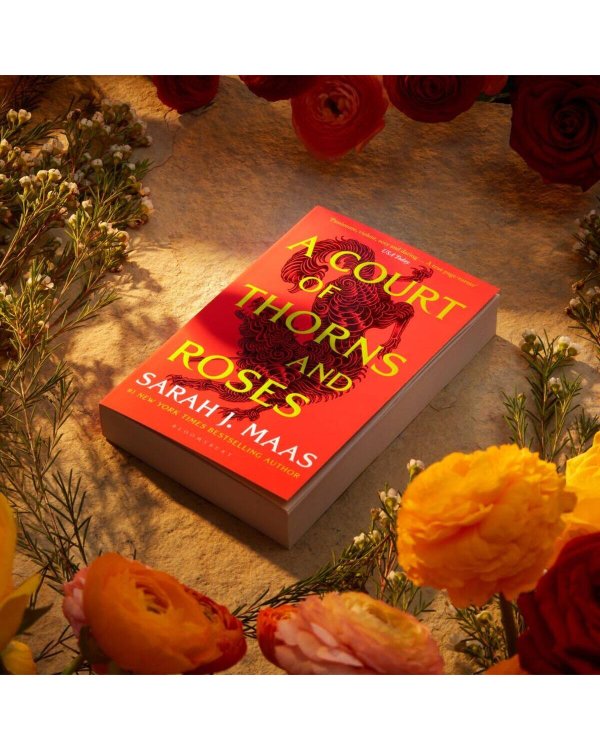 A Court of Thorns and Roses Sarah J. Maas Королевство шипов и роз Сара Дж Маас / Книги на английском языке