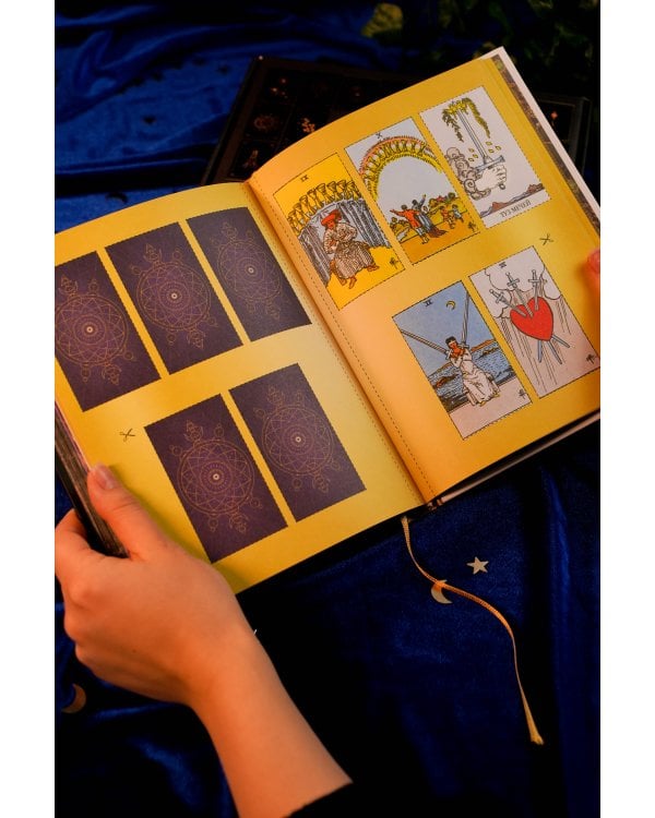 В гостях у таролога. Книга-практикум и блокнот. 78 мини-карт и мешочек в подарок