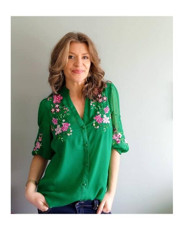 Mysterious bakery on rue de paris (Evie Woods) Таинственная пекарня на улице Парижа (Иви Вудс) /Книги на английском языке