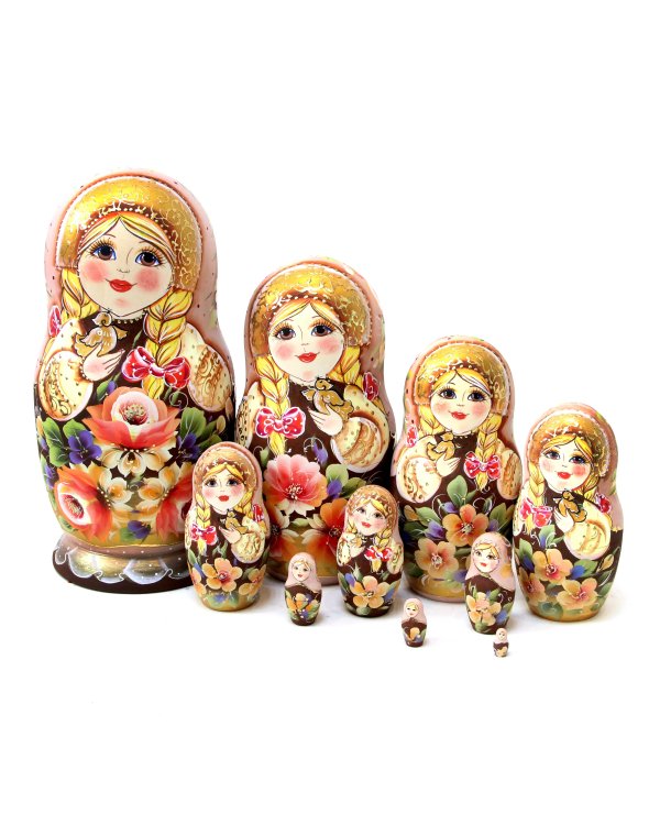 Матрешка Цветы (бежевый платок) 10м 25см