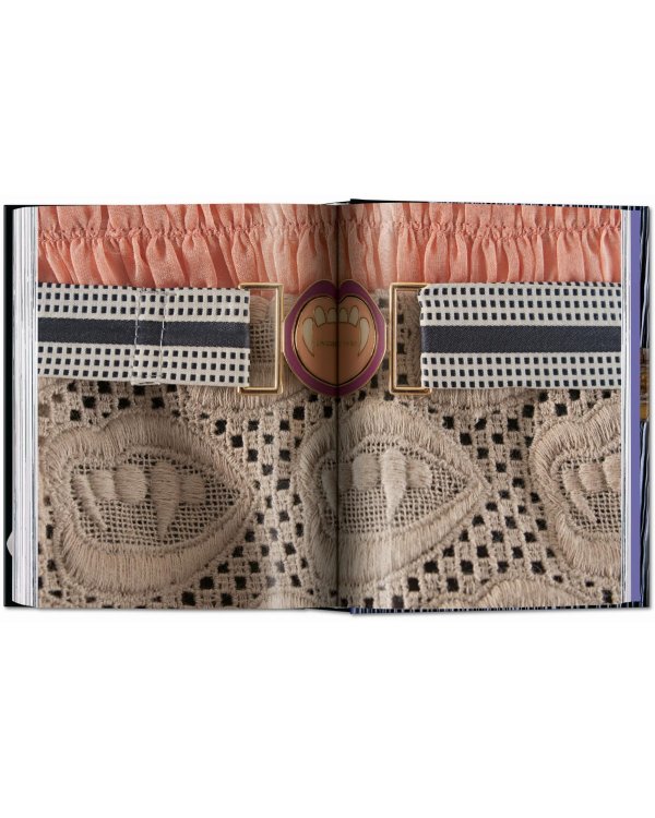 Fashion Designers A–Z. 40th Ed.