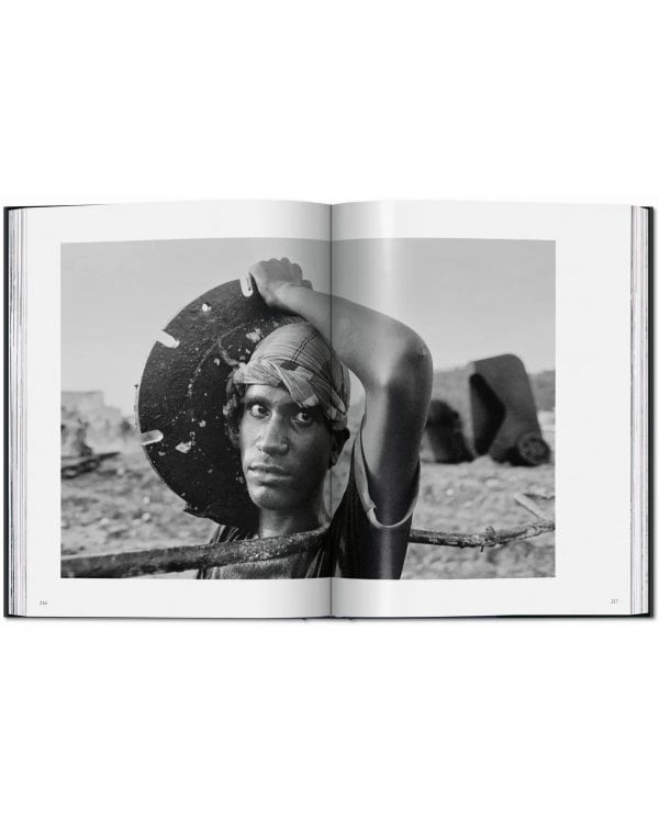 Sebastião Salgado. Workers. An Archaeology of the Industrial Age