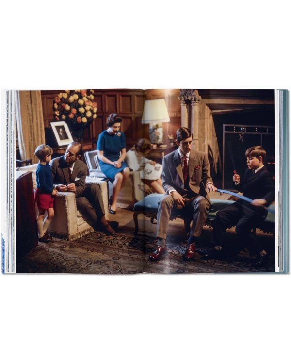 Her Majesty. A Photographic History 1926–2022