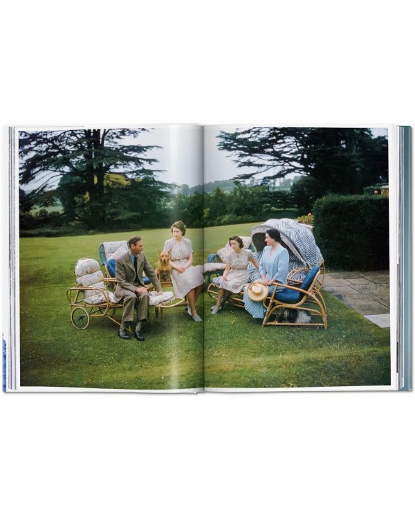 Her Majesty. A Photographic History 1926–2022