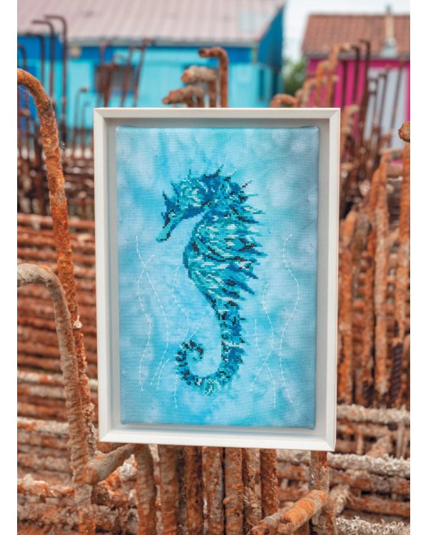 Французская вышивка крестом. Все оттенки океана Изабель Вотье: 20 крупных схем (розовая)