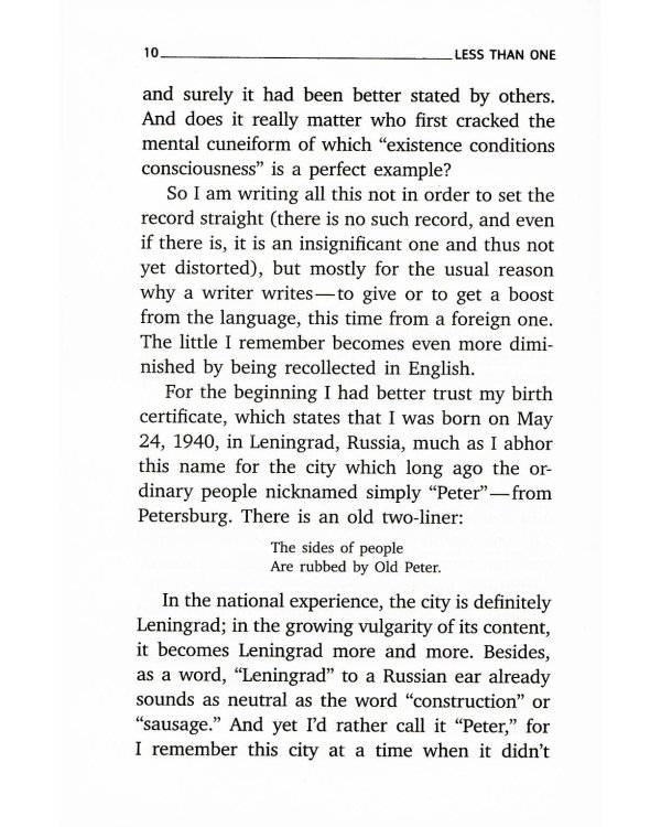 Путеводитель по переименованному городу = A Guide to a Renamed City: избранные эссе на рус., англ.яз