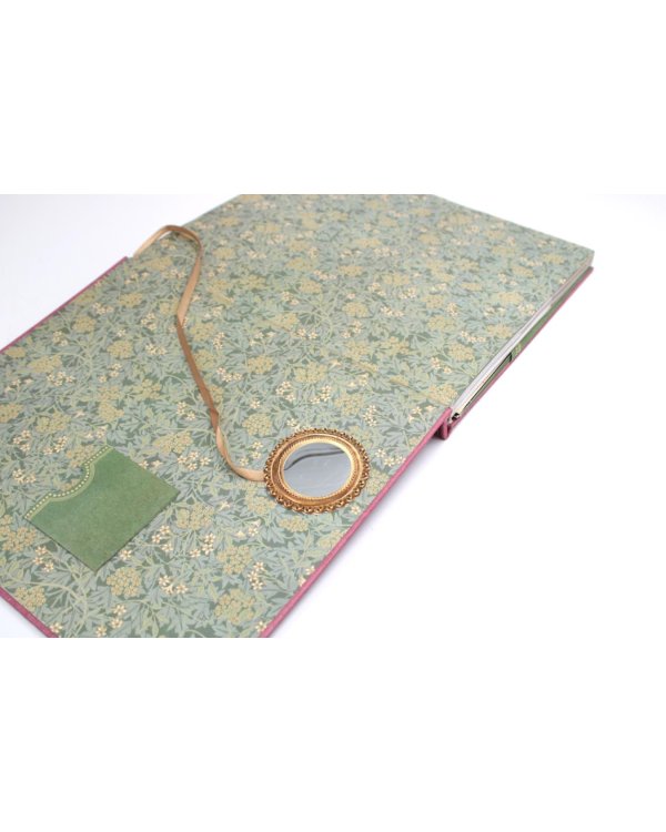 Алиса в Зазеркалье (ткан. обл., + кортон. игра, конверт, закладка с зеркальцем )