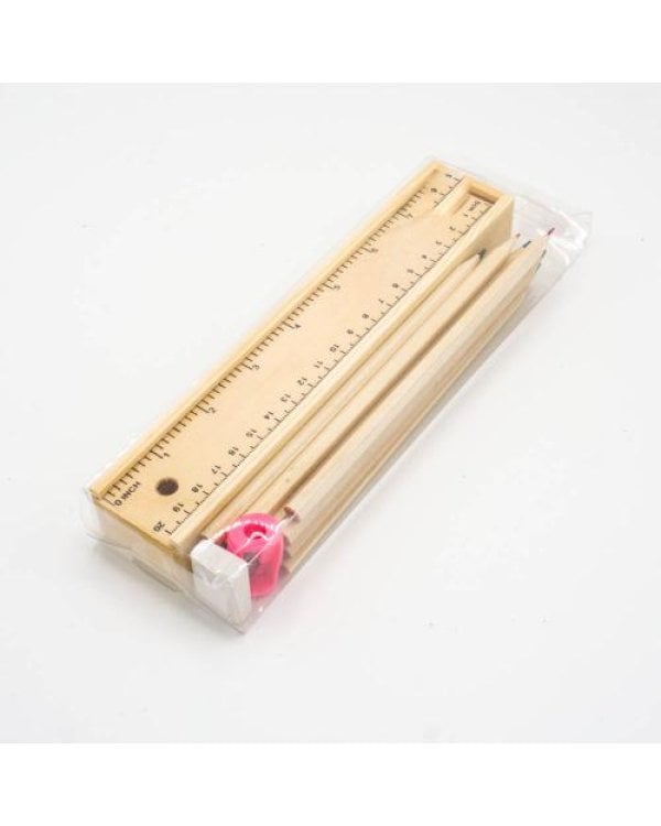 Деревянный пенал с карандашами