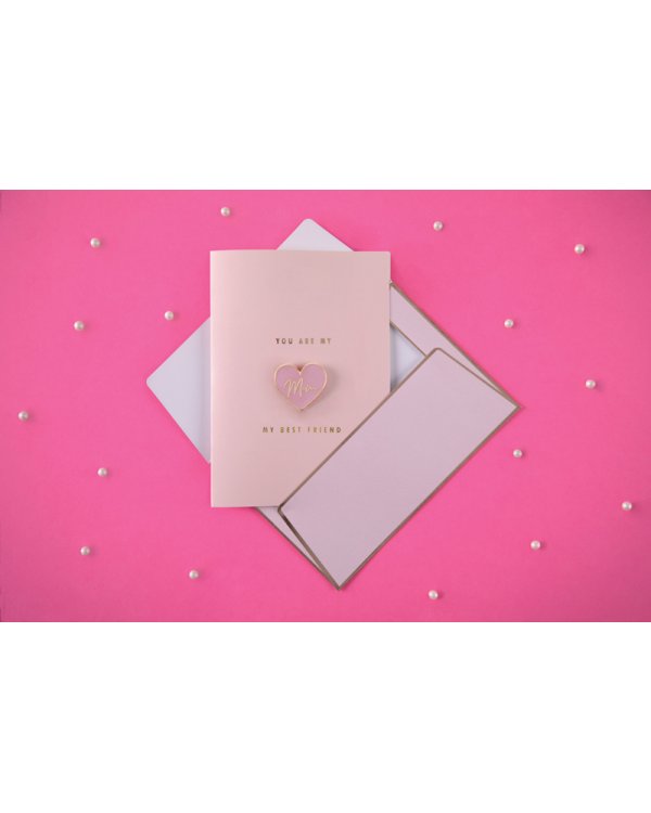 Card with enamel pin Mom, 10.5x14.8cm