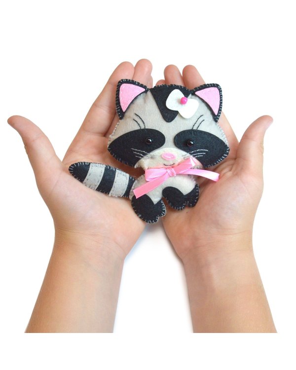 Игрушка из фетра своими руками. Енотик