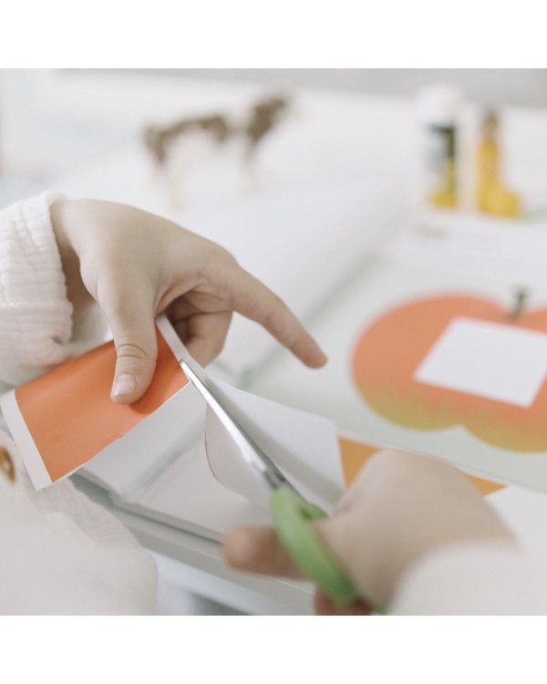 KUMON. Учимся клеить