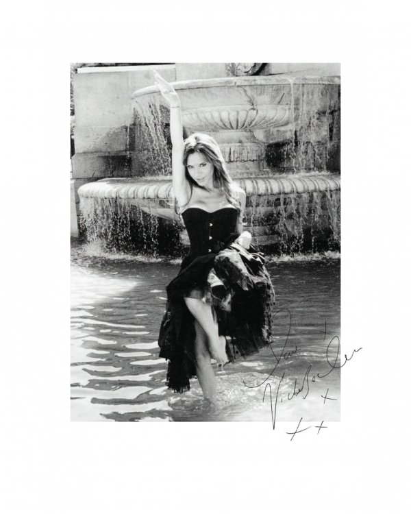 Виктория Бекхэм. Еще полдюйма безупречного стиля. От прически до каблуков