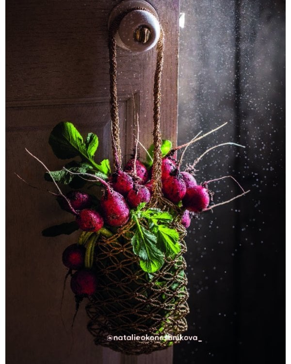 Вкусный год. Чудесные пироги, десерты и закуски с вареньями и маринадами