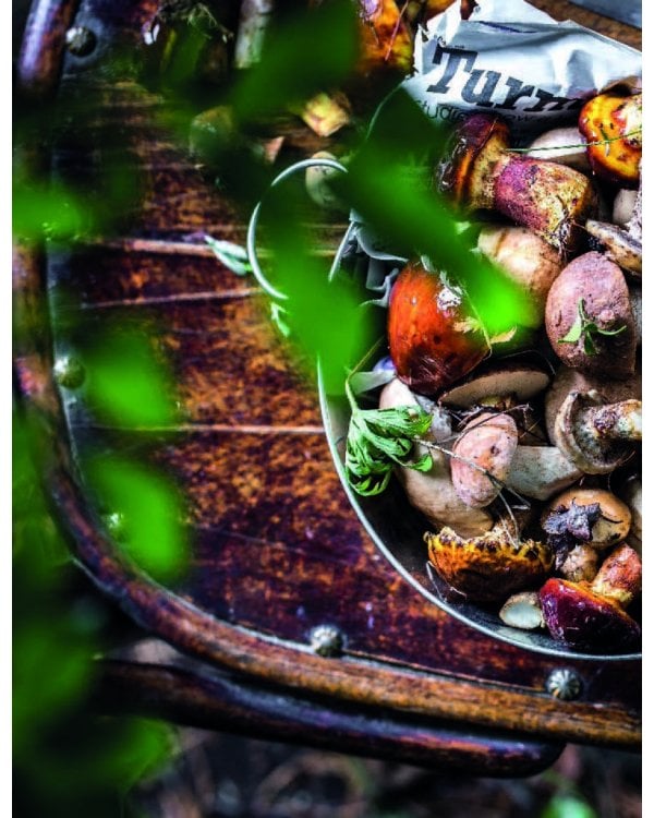 Вкусный год. Чудесные пироги, десерты и закуски с вареньями и маринадами