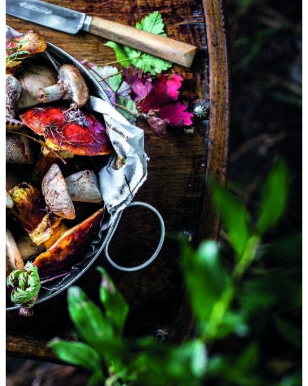 Вкусный год. Чудесные пироги, десерты и закуски с вареньями и маринадами