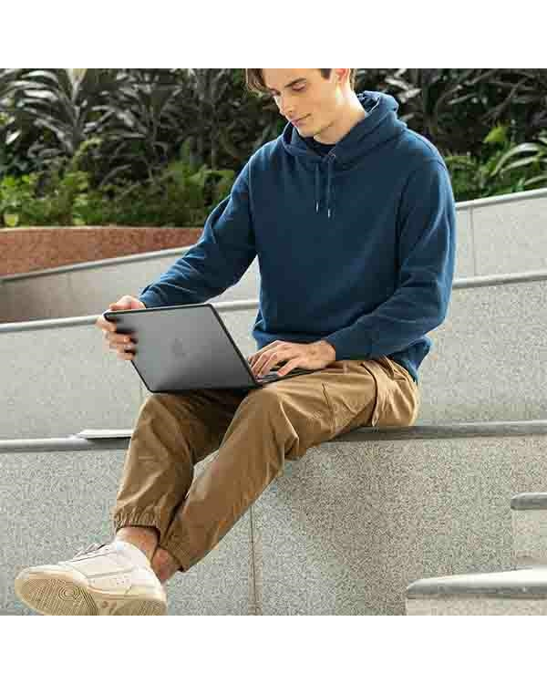 Чехол UNIQ Venture MacBook Air 13" (2018- 2022) черный|midnight black