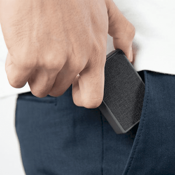Обложка книги «UNIQ Ład. siec. Votre Slim Duo 20W USB-C + USB-A czarny/charcoal black»
