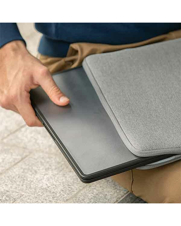 Чехол UNIQ Venture MacBook Air 13" (2018- 2022) черный|midnight black