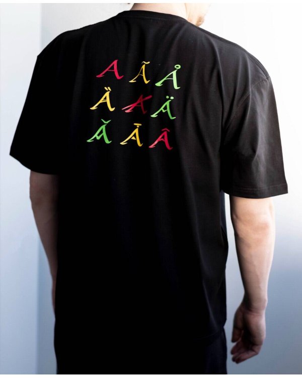 Набор подарочный: новая книга Пелевина "A Sinistra", футболка с черепом XXL, стикерпак - всё в боксе