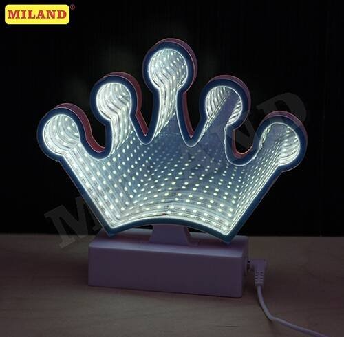 Зеркальные светильники (MILAND) Зеркальный 3D светильник Корона, желтый свет УД-9713