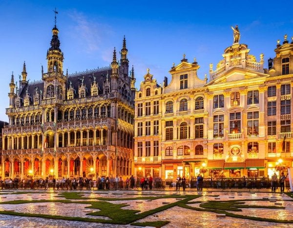 ГОРОД (Рыжий Кот) Алмаз мозаика (блест.) 30х40 см, с подр.,с полн.заполн.цв.Вечерняя брюссельская ратуша (Арт.AS34018)