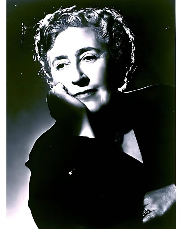 Дополнительное изображение книги «Curtain (Agatha Christie) Занавес (Агата Кристи) / Книги на английском языке»