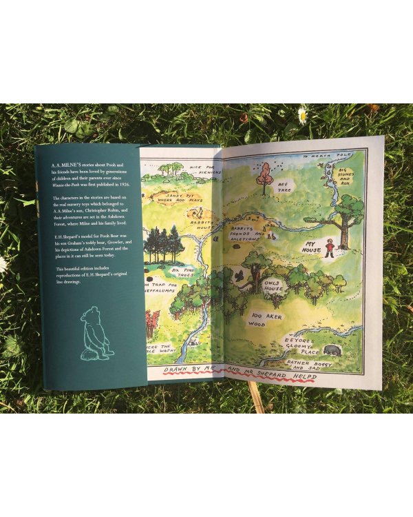 Дополнительное изображение книги «Winnie the Pooh: The world of Winnie the Pooh (A. Milne)  Винни Пух: мир Винни Пуха (А.Милн) /Книги на английском языке»
