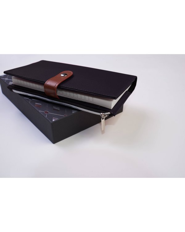 Ежедневник-органайзер (коричневый) (искусств. кожа, обложка на заклепке, сменный внутренний блок, отделение под карты и ручку)