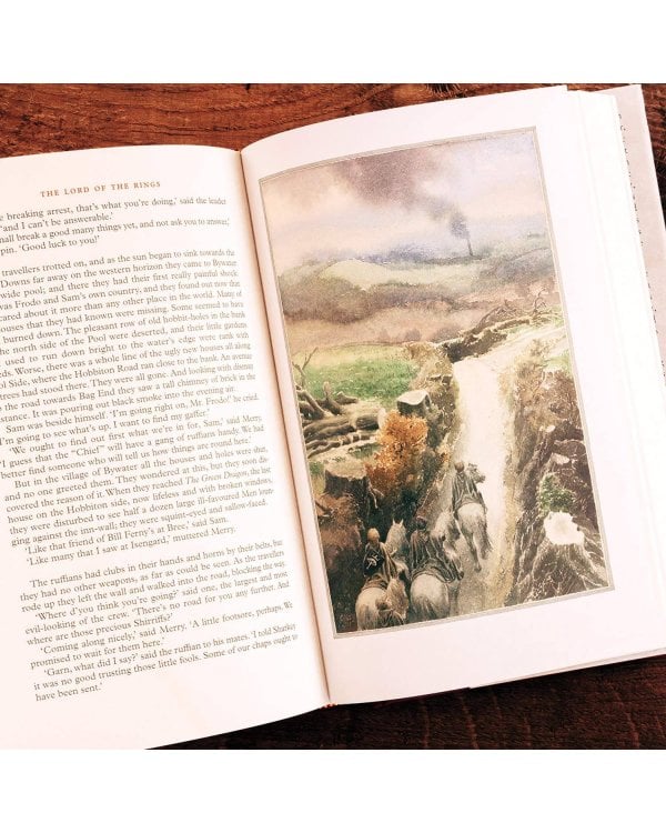 Дополнительное изображение книги «The return of the king Illustrated edition (J.R.R Tolkien) Возвращение короля иллюстрированное издание (Дж. Р. Толкин) /Книги на английском языке»