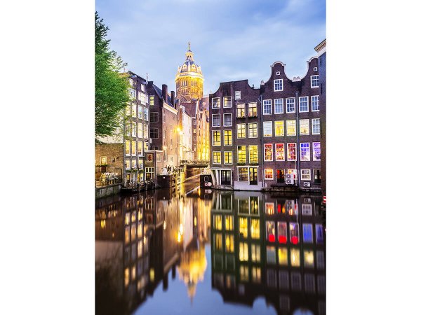 Алмазн. мозаика 22х32 c подр., с полн. заполн. (класс.)(22 цв.) ВЕЧЕРНИЙ ГОРОД У ВОДЫ (Арт. AC22086)