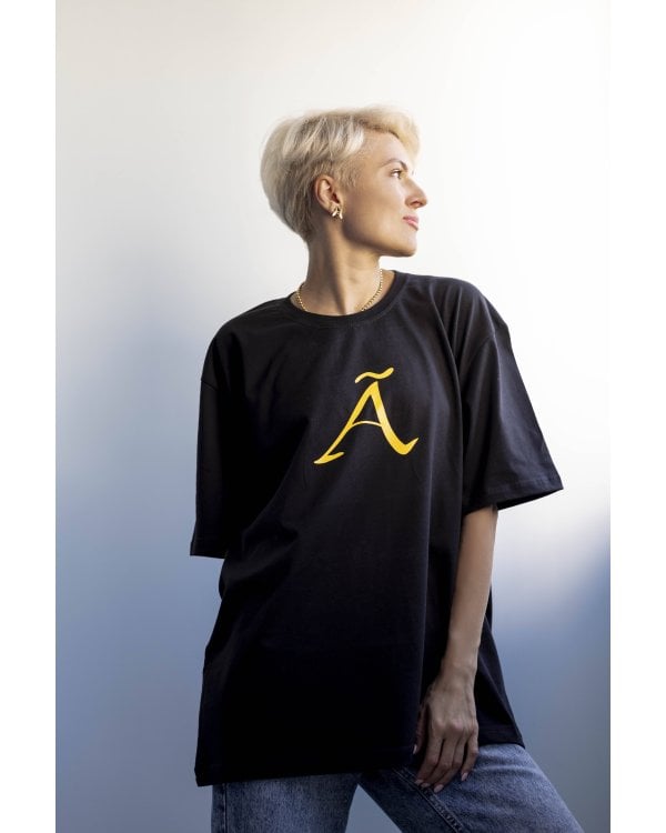 Набор: новая книга Пелевина "A Sinistra" и футболка с буквой XL