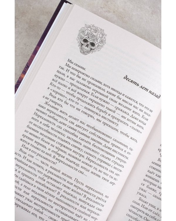 Девочка с куклами