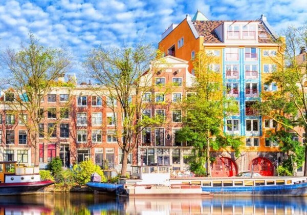 Алмаз. моз. квадратная 22x32 (класс.) (25цв.) Яркие дома у воды в солнечный день. ( Арт. F3-023)