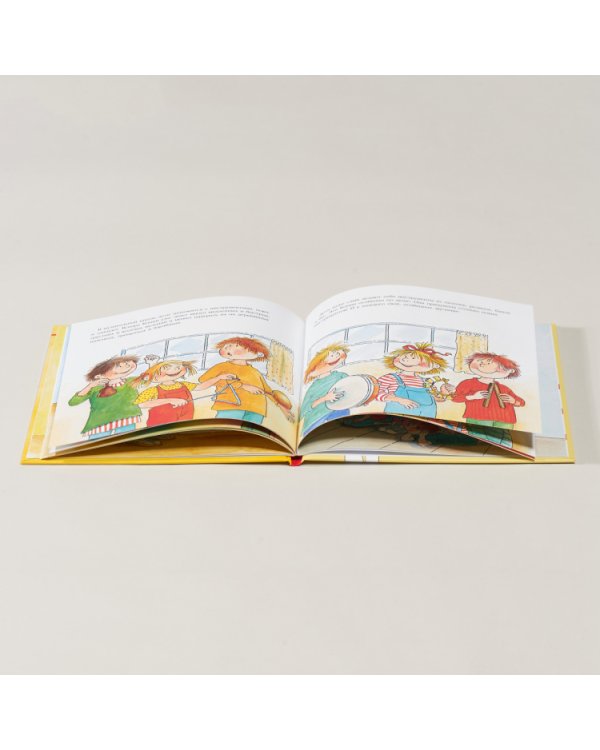 Конни занимается музыкой