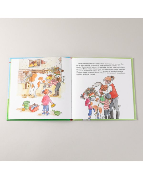 Конни занимается верховой ездой