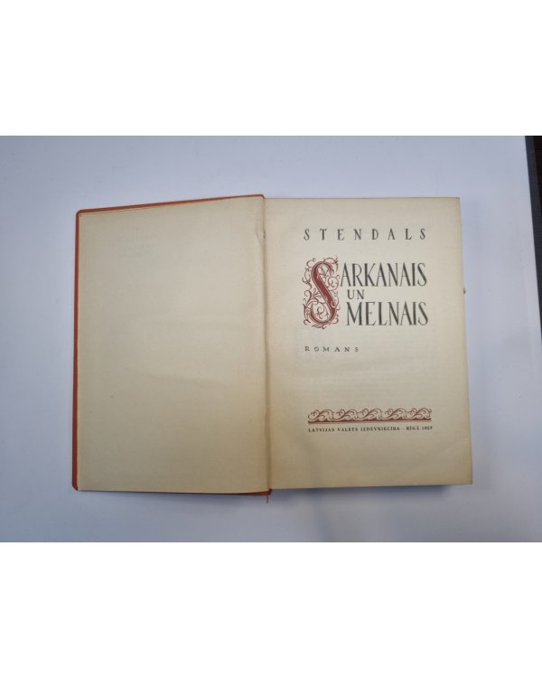 Sarkanais un melnais