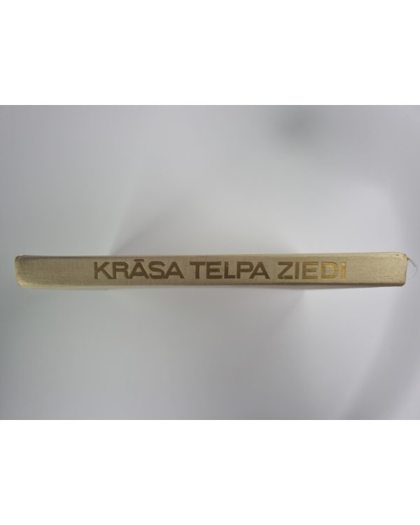 Krasa, telpa, ziedi