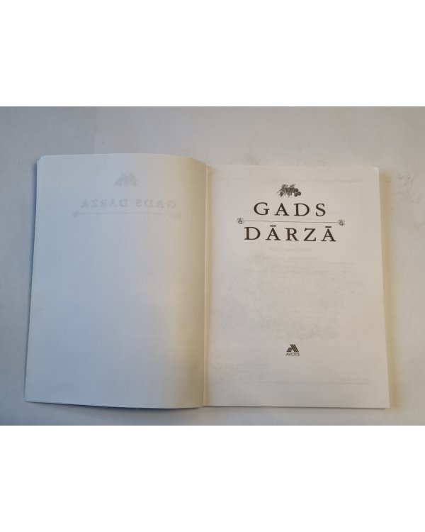 Gads dārzā