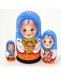 Матрешка Мила с букетом земляники (синяя, оранжевая) 3м11