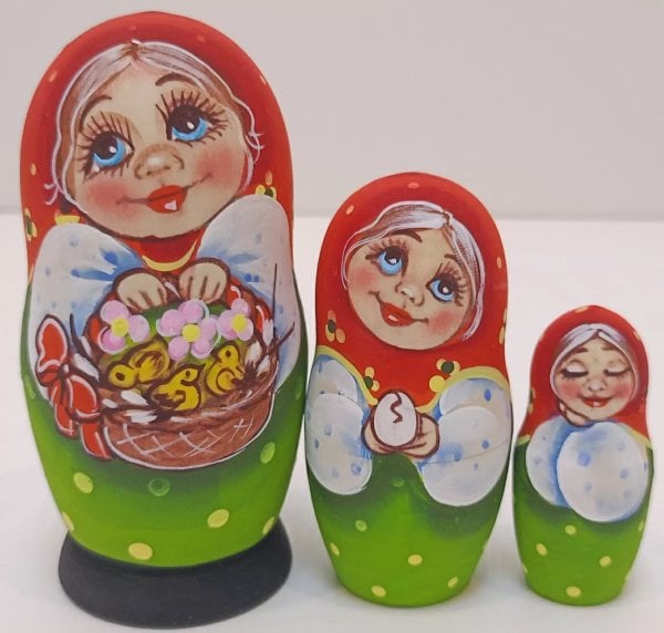 Матрешка Лиза с цыплятами красная 3м11