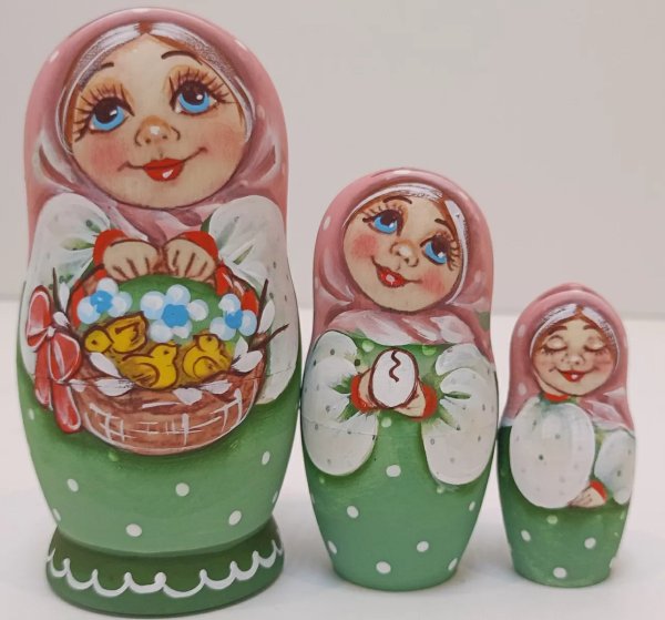 Матрешка Лиза с цыплятами розово-зеленая 3м11
