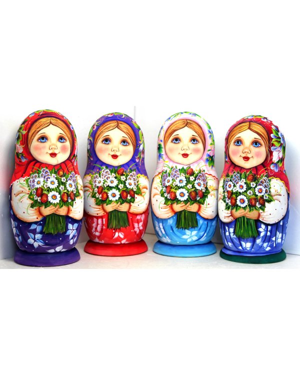 Матрешка Настя с букетом 10м25